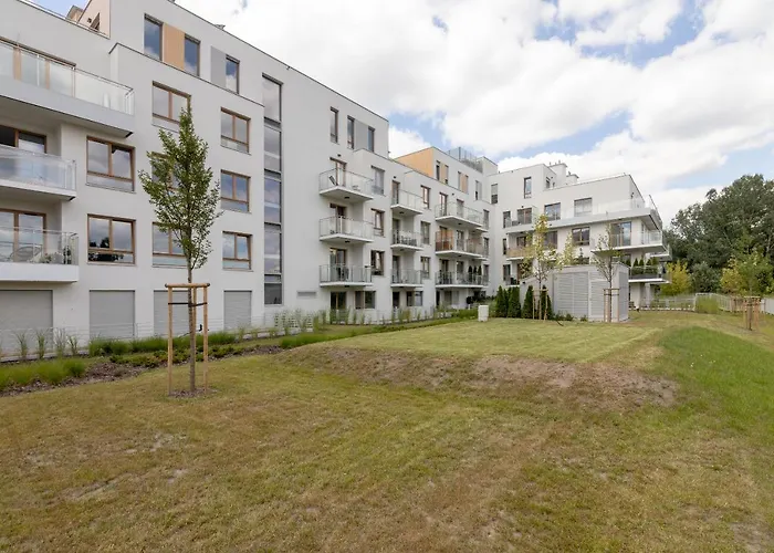 아파트 Wilanow Gardens With Balcony By Bookinghost 바르샤바