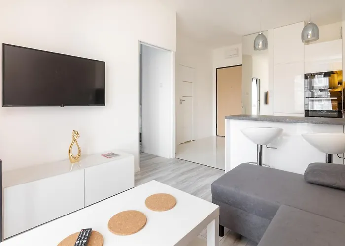 Wilanow Gardens With Balcony By Bookinghost 아파트